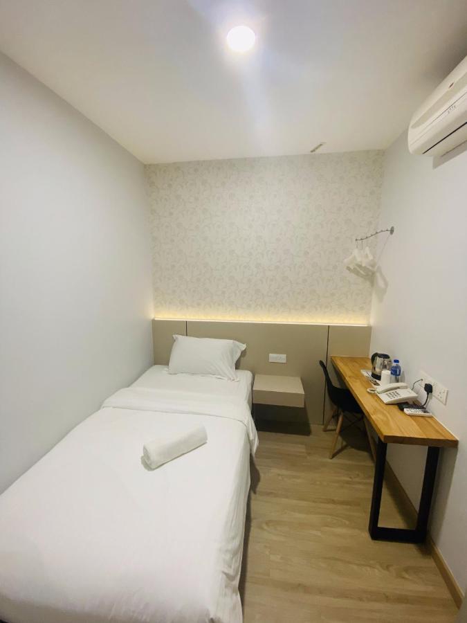 Hotel U And Me Kulai Exterior foto