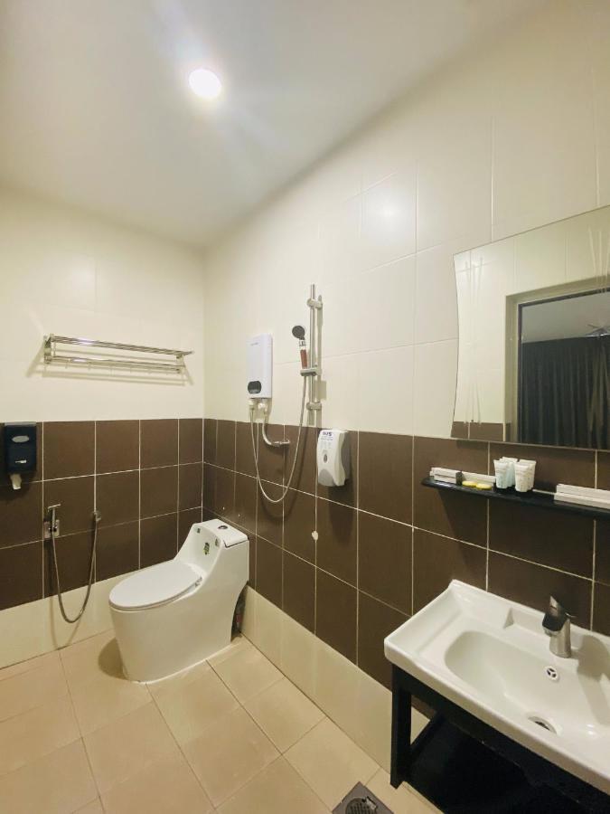 Hotel U And Me Kulai Exterior foto