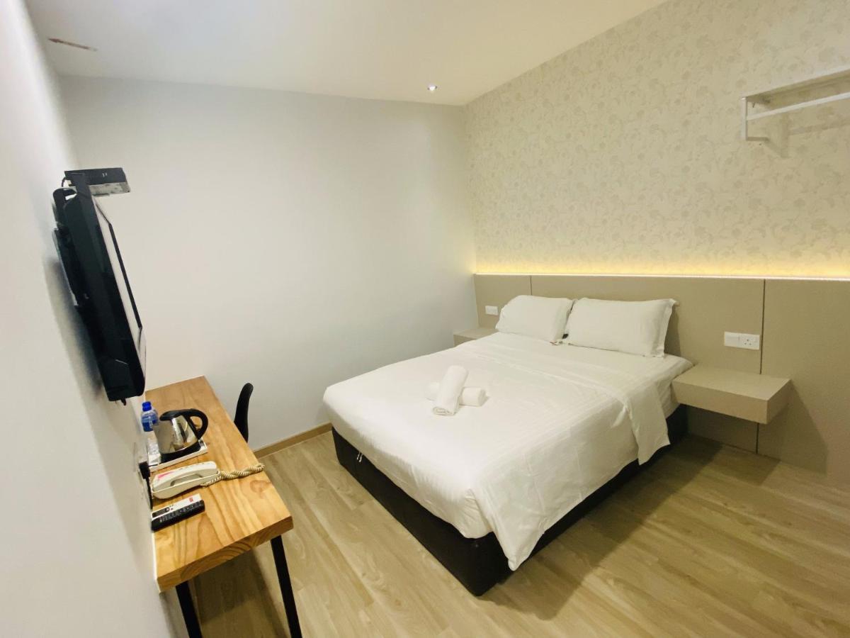 Hotel U And Me Kulai Exterior foto