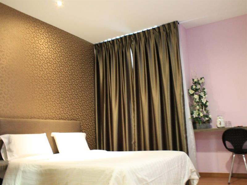 Hotel U And Me Kulai Exterior foto
